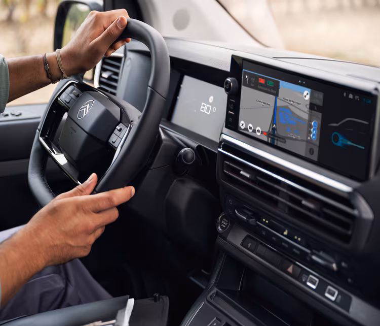 16 driving aids and advanced Dynamic Surround Vision